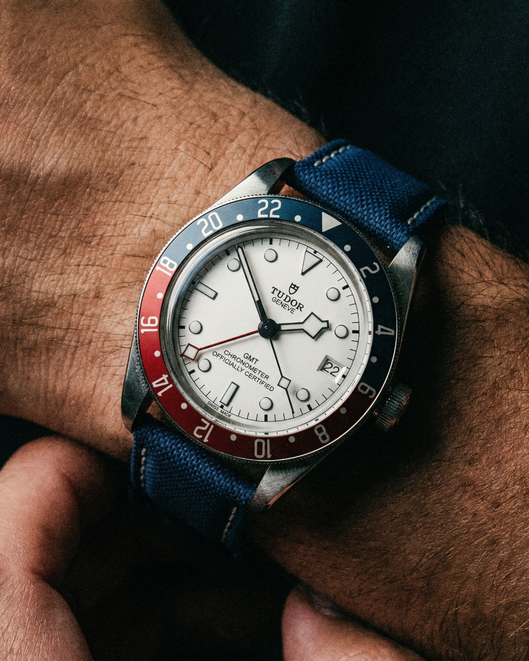 BARES | white stitch