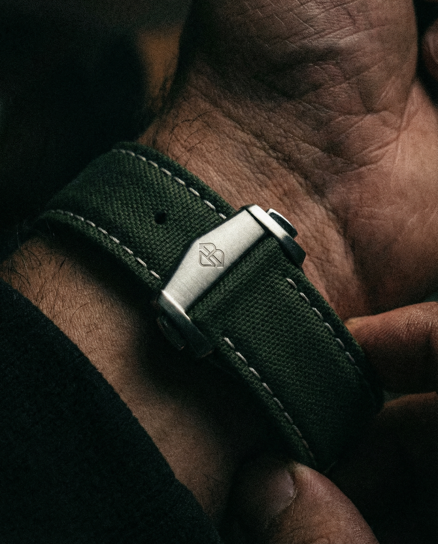 MOOS | white stitch